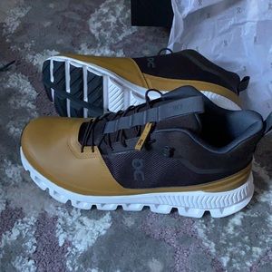 BNWB On-Running Cloud Hi - Men’s 9